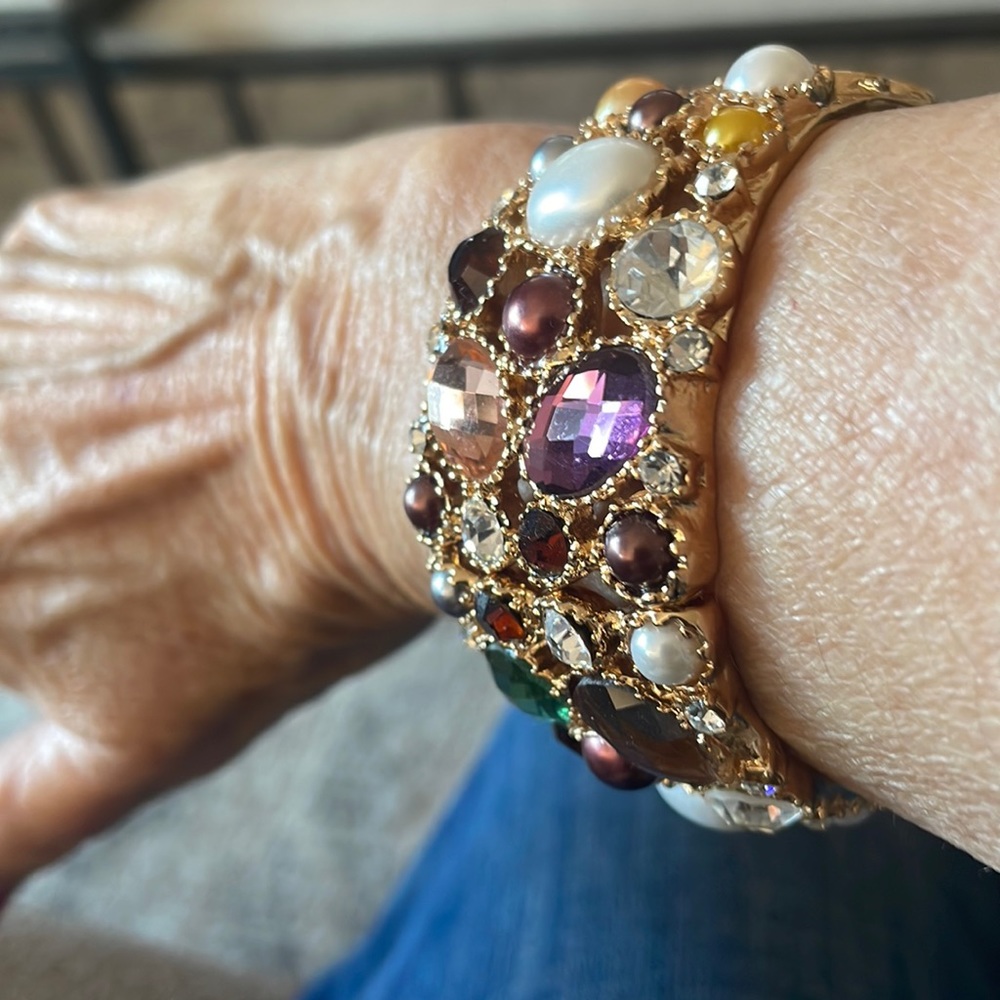Stylish hinges bracelets